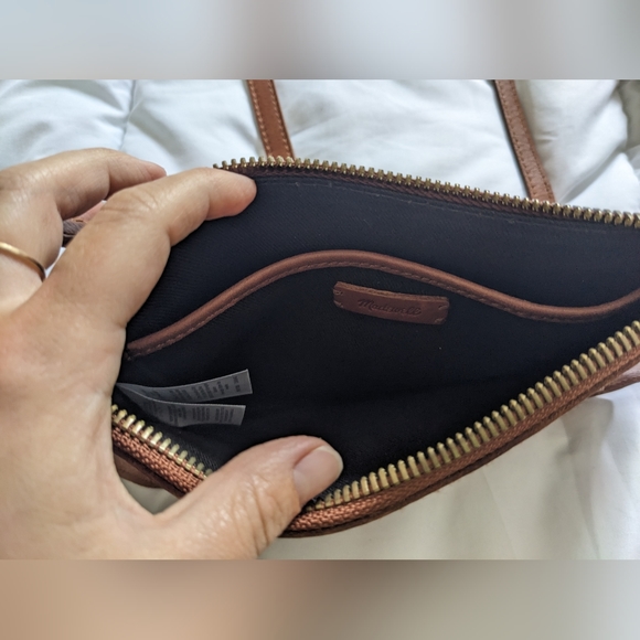 Madewell Simple Crossbody Bag - Picture 5 of 5